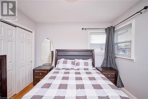 5985 Scott Street, Niagara Falls, ON - Indoor Photo Showing Bedroom