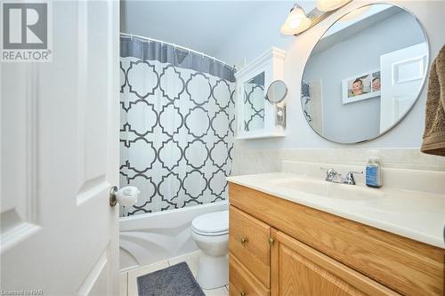 5985 Scott Street, Niagara Falls, ON - Indoor Photo Showing Bathroom