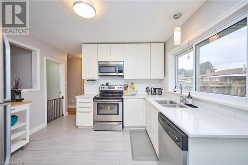 5985 Scott Street, Niagara Falls, ON - Indoor Photo Showing Kitchen With Stainless Steel Kitchen With Double Sink