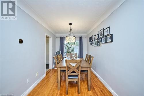 5985 Scott Street, Niagara Falls, ON - Indoor Photo Showing Dining Room