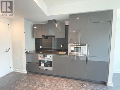 2002 - 238 Simcoe Street, Toronto, ON - Indoor Photo Showing Kitchen