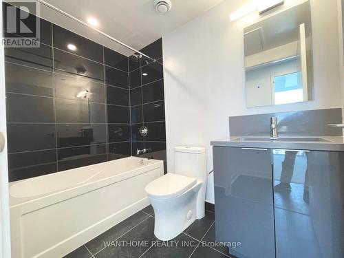 2002 - 238 Simcoe Street, Toronto, ON - Indoor Photo Showing Bathroom