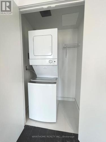 2002 - 238 Simcoe Street, Toronto, ON - Indoor Photo Showing Laundry Room