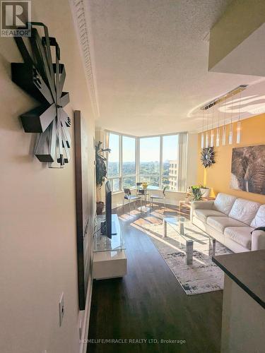 2204 - 5 Northtown Way, Toronto, ON - Indoor Photo Showing Living Room