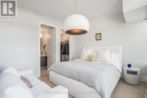 1124 - 39 Queens Quay E, Toronto (Waterfront Communities), ON - Indoor Photo Showing Bedroom