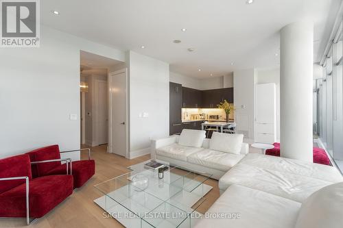 1124 - 39 Queens Quay E, Toronto (Waterfront Communities), ON - Indoor Photo Showing Living Room