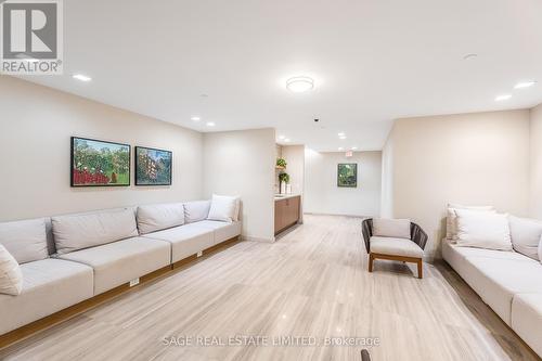 1124 - 39 Queens Quay E, Toronto (Waterfront Communities), ON - Indoor Photo Showing Living Room