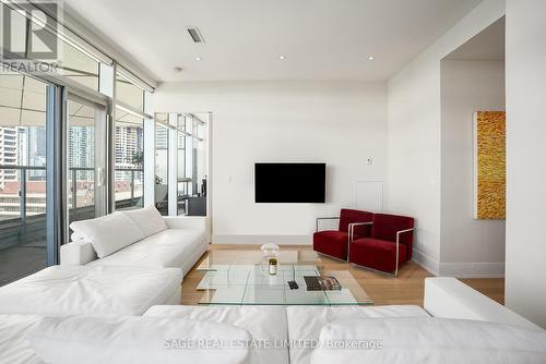 1124 - 39 Queens Quay E, Toronto, ON - Indoor Photo Showing Living Room