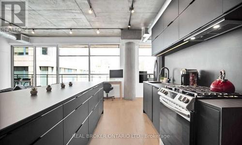 603 - 42 Camden Street, Toronto (Waterfront Communities), ON - Indoor Photo Showing Kitchen