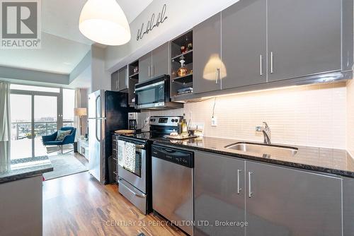 516 - 35 Brian Peck Crescent, Toronto, ON - Indoor Photo Showing Kitchen