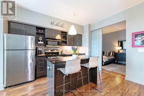 516 - 35 Brian Peck Crescent, Toronto, ON - Indoor Photo Showing Kitchen