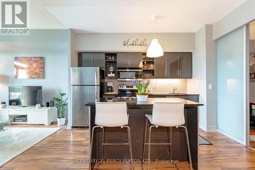 516 - 35 Brian Peck Crescent, Toronto, ON - Indoor Photo Showing Kitchen