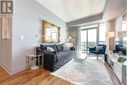 516 - 35 Brian Peck Crescent, Toronto, ON - Indoor Photo Showing Living Room