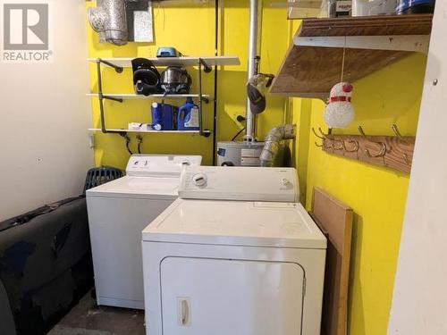 5395 Yukon Ave, Powell River, BC - Indoor Photo Showing Laundry Room