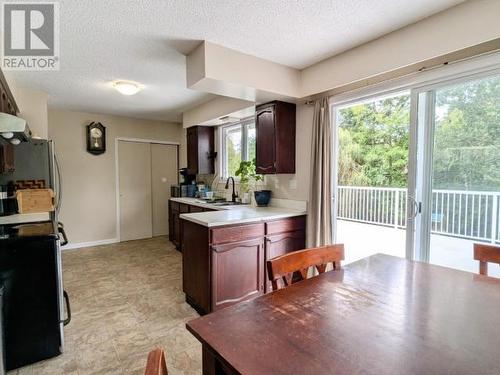 5395 Yukon Ave, Powell River, BC - Indoor Photo Showing Dining Room