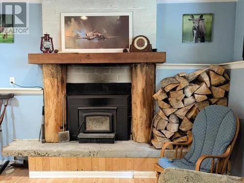 5395 Yukon Ave, Powell River, BC - Indoor Photo Showing Living Room With Fireplace