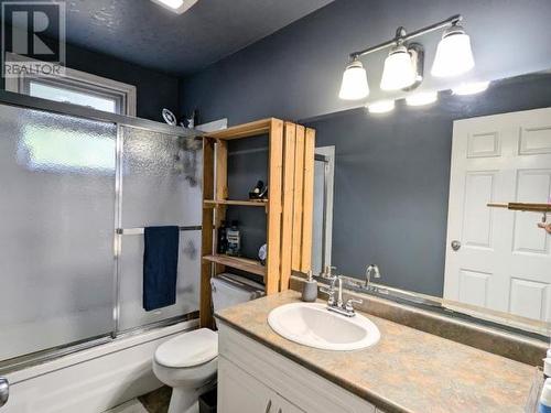 5395 Yukon Ave, Powell River, BC - Indoor Photo Showing Bathroom