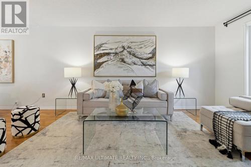 27 Blackwell Court, Markham, ON - Indoor Photo Showing Living Room