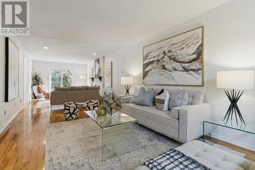 27 Blackwell Court, Markham, ON - Indoor Photo Showing Living Room