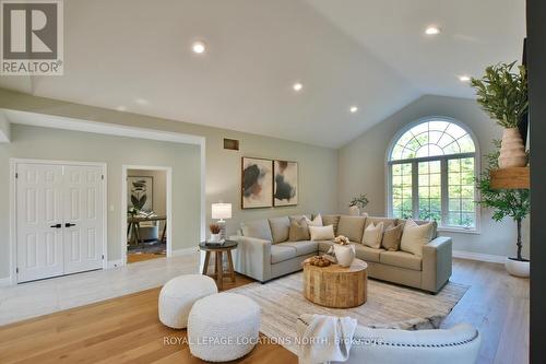 26 Trails End, Collingwood, ON - Indoor Photo Showing Living Room