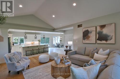 26 Trails End, Collingwood, ON - Indoor Photo Showing Living Room