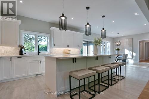 26 Trails End, Collingwood, ON - Indoor Photo Showing Kitchen With Upgraded Kitchen