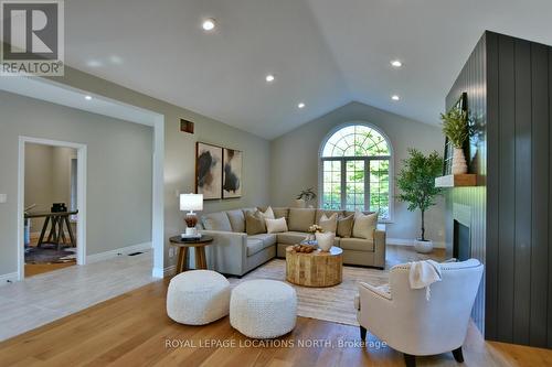 26 Trails End, Collingwood, ON - Indoor Photo Showing Living Room