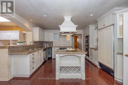 2301 Bennington Gate, Oakville (Eastlake), ON - Indoor Photo Showing Kitchen