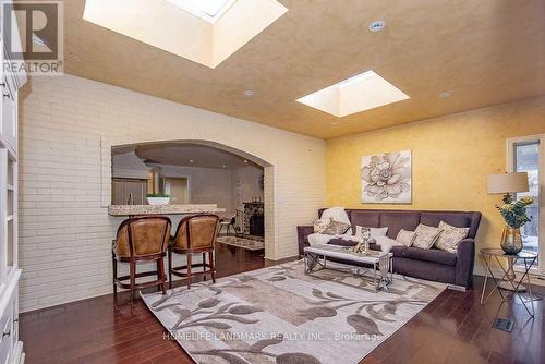 2301 Bennington Gate, Oakville (Eastlake), ON - Indoor Photo Showing Living Room