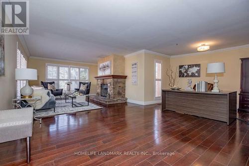 2301 Bennington Gate, Oakville (Eastlake), ON - Indoor Photo Showing Living Room