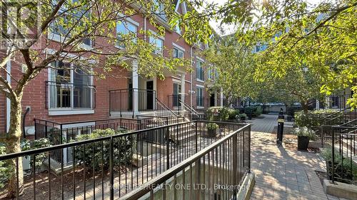 Th#914 - 16 Laidlaw Street, Toronto, ON - Outdoor