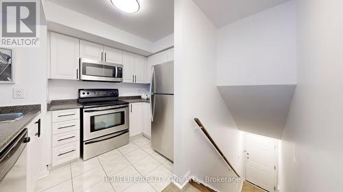 Th#914 - 16 Laidlaw Street, Toronto (South Parkdale), ON - Indoor Photo Showing Kitchen