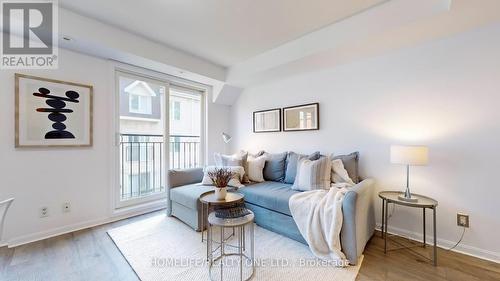 Th#914 - 16 Laidlaw Street, Toronto, ON - Indoor Photo Showing Living Room