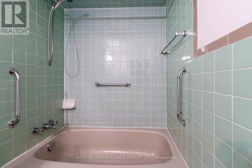 328 Hullmar Drive, Toronto (Black Creek), ON - Indoor Photo Showing Bathroom