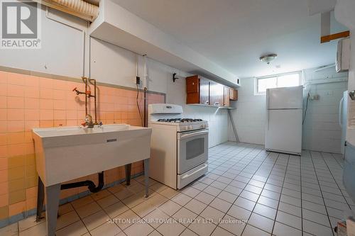 328 Hullmar Drive, Toronto, ON - Indoor Photo Showing Kitchen