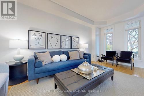 192 Glenashton Drive, Oakville (River Oaks), ON - Indoor Photo Showing Living Room