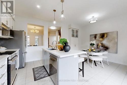 192 Glenashton Drive, Oakville, ON - Indoor Photo Showing Kitchen With Upgraded Kitchen