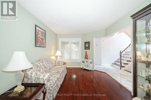 2873 Cartwright Crescent, Mississauga, ON - Indoor Photo Showing Living Room