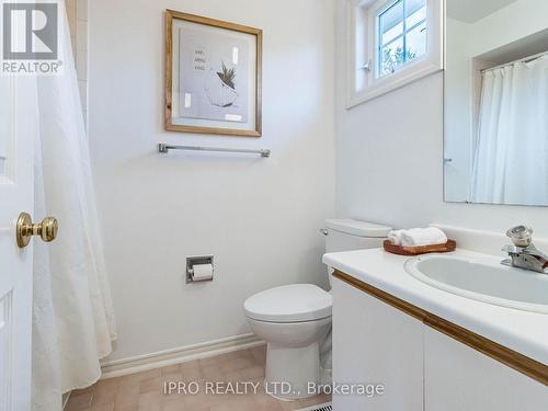 505 Mallorytown Avenue, Mississauga, ON - Indoor Photo Showing Bathroom