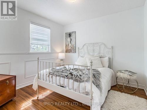 505 Mallorytown Avenue, Mississauga, ON - Indoor Photo Showing Bedroom