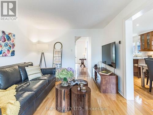 505 Mallorytown Avenue, Mississauga (Hurontario), ON - Indoor Photo Showing Living Room