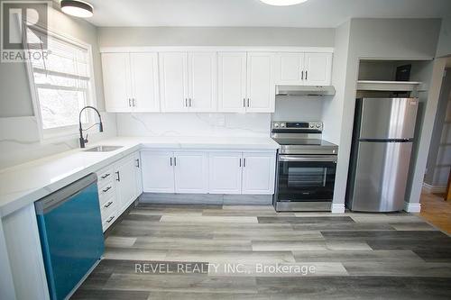 415 Chatham Street, Brantford, ON - Indoor Photo Showing Kitchen