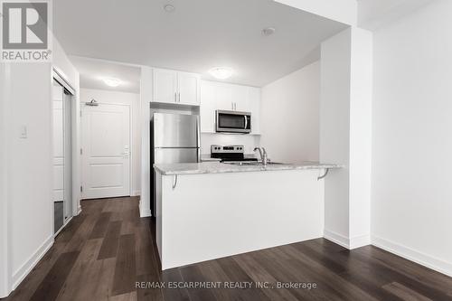 417 - 470 Dundas Street E, Hamilton (Waterdown), ON - Indoor Photo Showing Kitchen