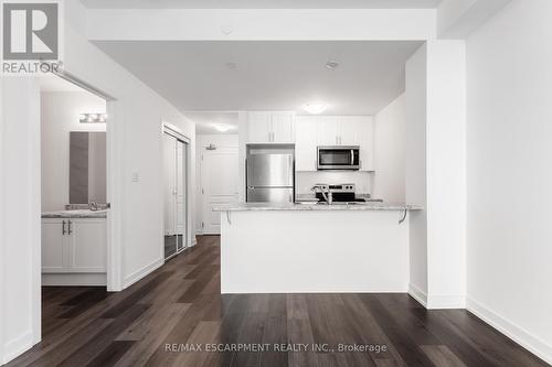 417 - 470 Dundas Street E, Hamilton (Waterdown), ON - Indoor Photo Showing Kitchen