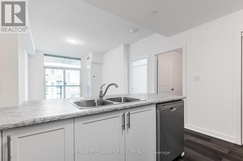 417 - 470 Dundas Street E, Hamilton (Waterdown), ON - Indoor Photo Showing Kitchen With Double Sink