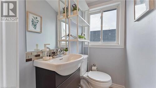 157 Weir Street N, Hamilton, ON - Indoor Photo Showing Bathroom