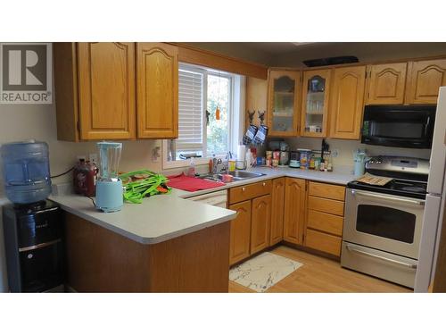 531 Dixon Street, Quesnel, BC - Indoor Photo Showing Kitchen With Double Sink