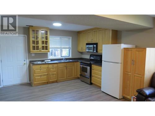 531 Dixon Street, Quesnel, BC - Indoor Photo Showing Kitchen With Double Sink