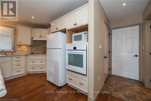 30 Victoria Street W, Southgate (Dundalk), ON - Indoor Photo Showing Kitchen