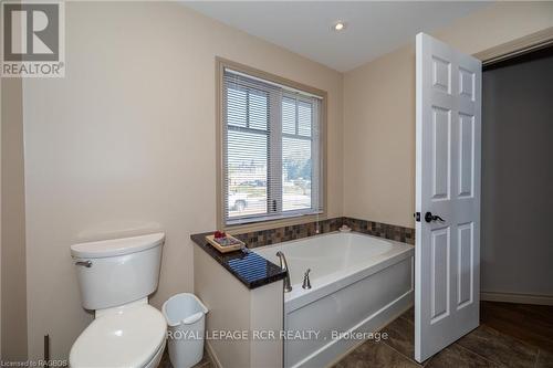 30 Victoria Street W, Southgate (Dundalk), ON - Indoor Photo Showing Bathroom